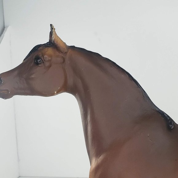 Breyer Horse Proud Arabian Stallion Witez II #212 Mahogany Bay - Picture 6 of 13